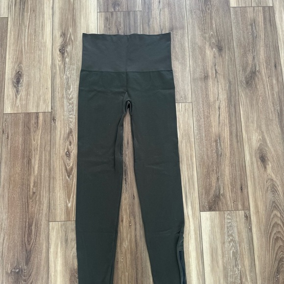 SPANX womens Olive Green High-Waisted seamless ankle zipper Leggings size 1X - Picture 2 of 5